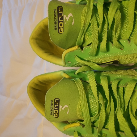 Skechers GORun mens running shoes. Size 12. - Picture 5 of 7